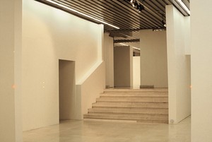 555-2 0104 - vue partielle (entrée par les marches), 2001